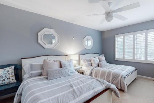 Sea Colony - 55001 Pineview
