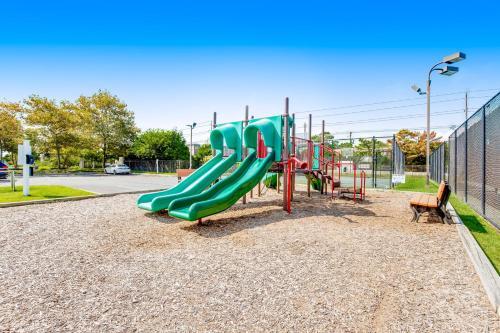 Sea Colony - 55001 Pineview