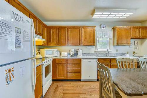 Bahamas Beach Cottages -- 619 Sandy Point