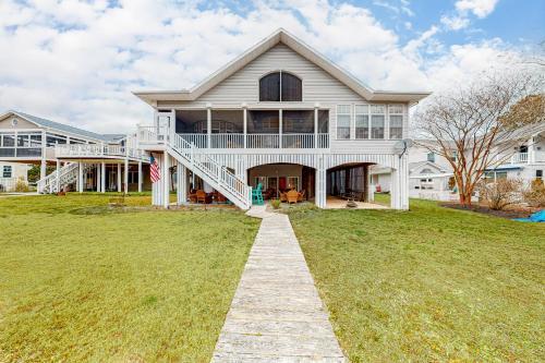 Salt Pond --- 408 Canal Way W