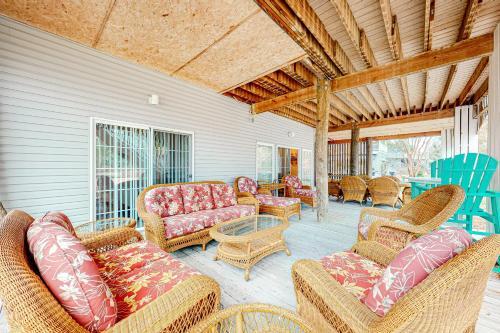 Salt Pond --- 408 Canal Way W