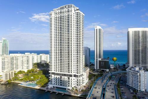 Beachfront Modern Oceanview 2br Apt - Hyde Resort