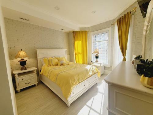 May Flower Hostel Llc