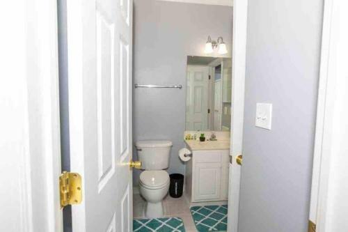 Luxe Palace: Cheerful 2br & 3.5ba Located In Dc