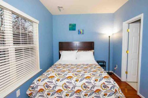 Luxe Palace: Cheerful 2br & 3.5ba Located In Dc