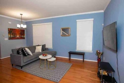 Luxe Palace: Cheerful 2br & 3.5ba Located In Dc