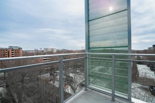 Two Bedroom Apartment Near Waterfront Apts