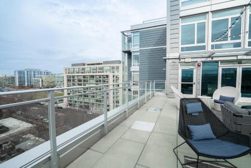 Two Bedroom Apartment Near Waterfront Apts