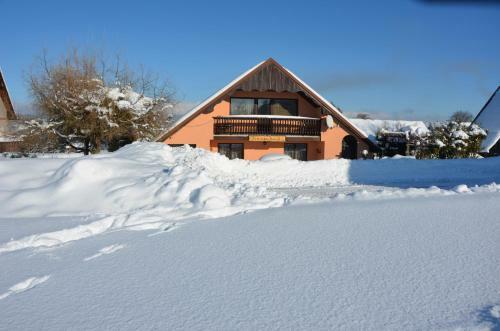 Poolincluced Holiday Home Mojer