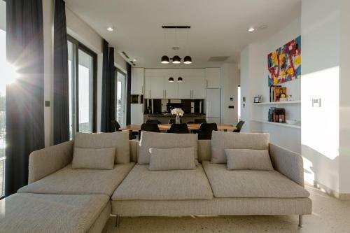 Villa Gust With Heated Pool, Jacuzzi, Sauna And Cinema