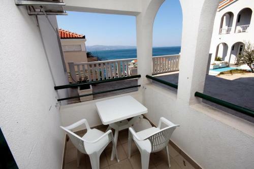 Apartments By The Sea Balica Rat, Omis - 4868