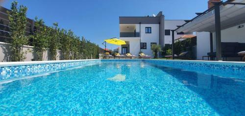 Villa Ivona Swimming Pool And Jacuzzi