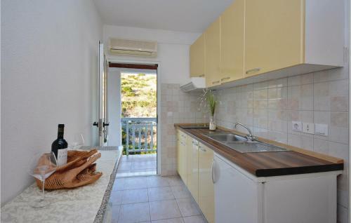 Apartment Milna With Sea View III