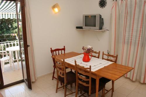 Apartments By The Sea Basina, Hvar - 4620