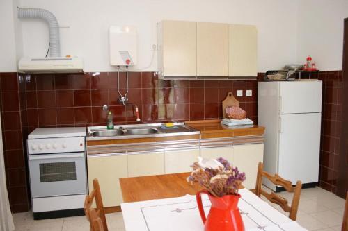 Apartments By The Sea Basina, Hvar - 4620