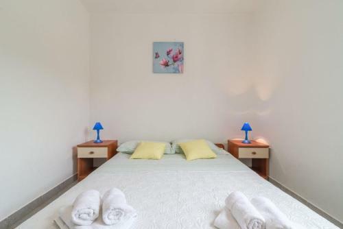 Apartments Sandra-150 M From Beach
