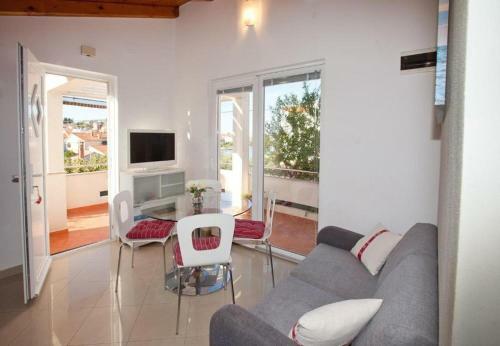 Apartments Sora - 80 M From Sea