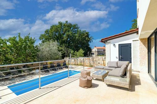 Villa Lelaina With Private Pool And 3 Km From The Beach