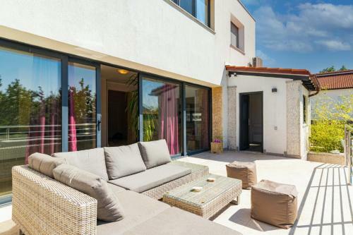 Villa Lelaina With Private Pool And 3 Km From The Beach