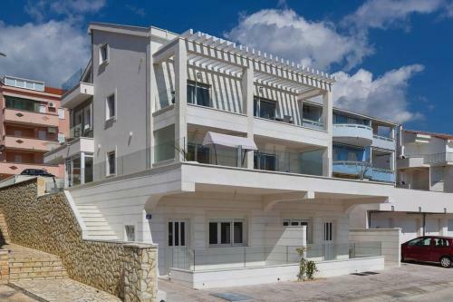 Bluebay Apartments