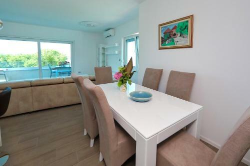 Apartmani Marina S Pogledom, Suko?an