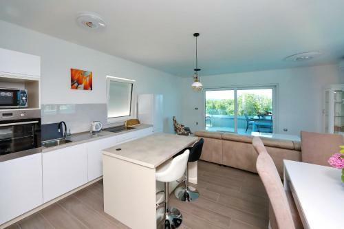 Apartmani Marina S Pogledom, Suko?an