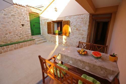 Apartment Josa - 350 M From Sea