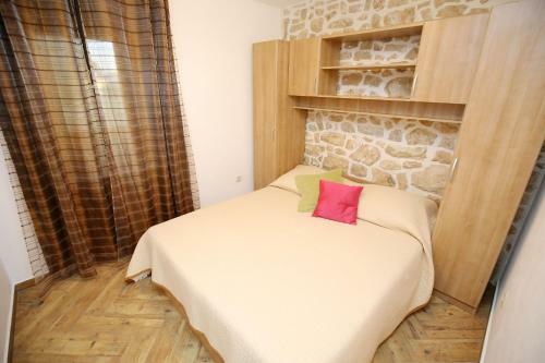 Apartment Josa - 350 M From Sea