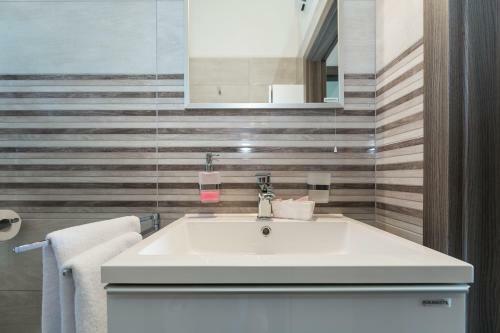 Modern And Spacious Apartment