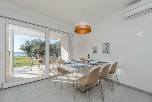 Villa Amfora - First Row By The Sea