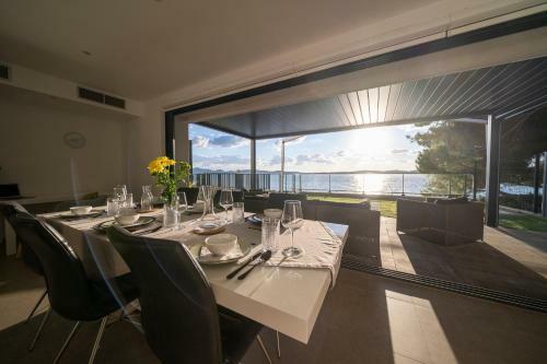 Villas La Mer, Veritas