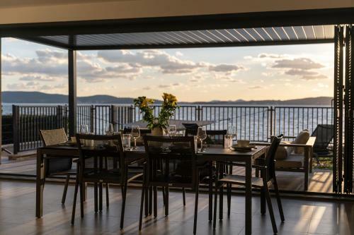 Villas La Mer, Veritas