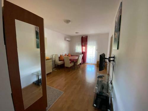 Renic Apartments