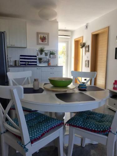 2 Bedroom Beatiful Apartment Inara G