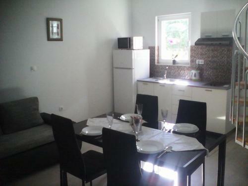 Modern Apartment , 10 M From The Beach , Sea View