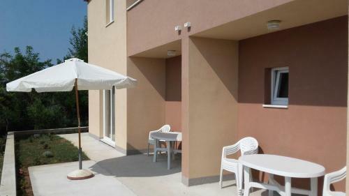 Modern Apartment , 10 M From The Beach , Sea View