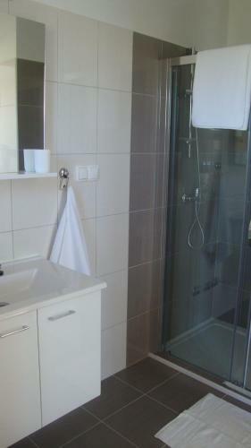 Modern Apartment , 10 M From The Beach , Sea View
