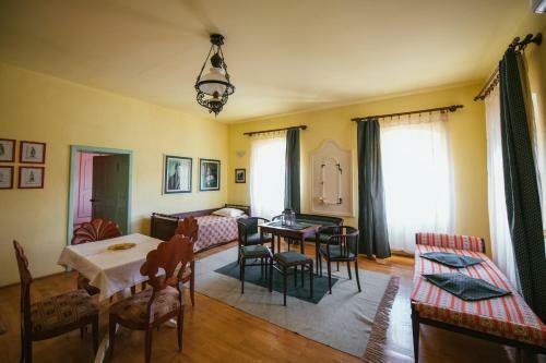 Bed & Breakfast V�r�s Guest House