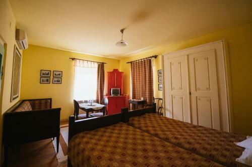 Bed & Breakfast V�r�s Guest House