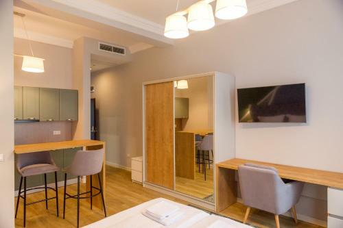 H11 Downtown Apartments