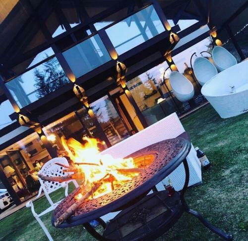 Alpine Lounge
