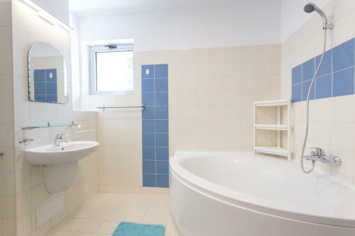 Rare Find 3-room Apartment In Olimp