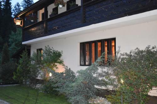 Lodge Clematis House