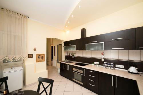 Rox Central Apartments 2