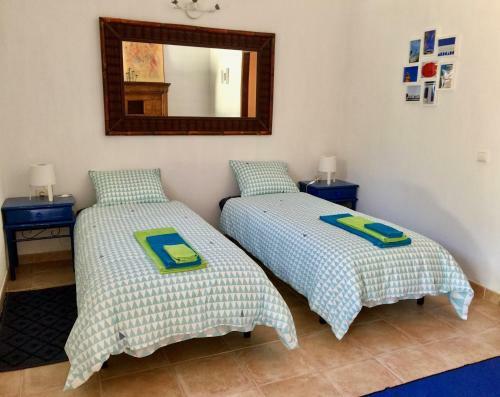 Oasis Cach� Avec Piscine