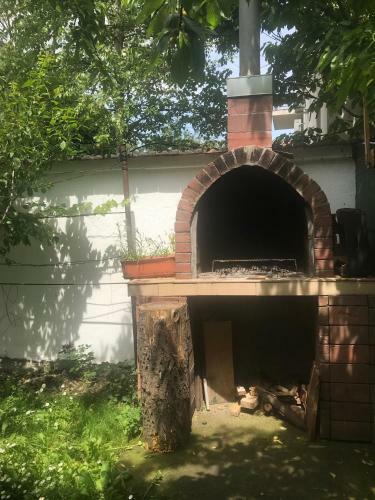 Spacious And Cozy 3bd+terrace Couples Apartment