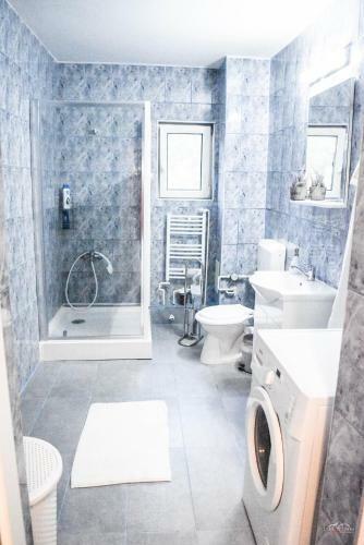 Spacious And Cozy 3bd+terrace Couples Apartment