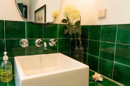 Sintra ? Banz�o House With Swimming Pool