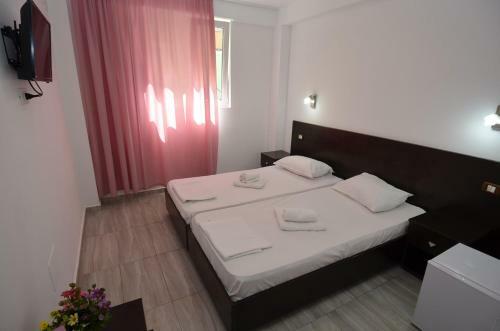 Hotel Vila II Poieni?a