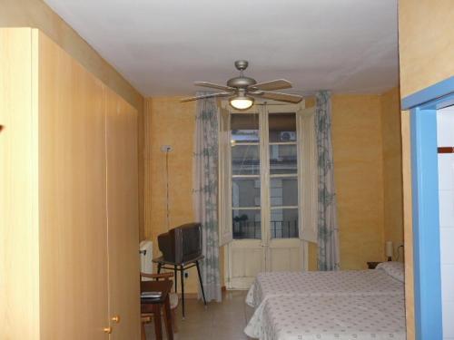 Hostal Adarnius